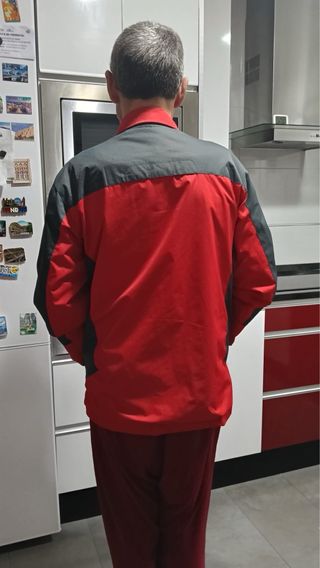 Chaqueta deportiva hombre roja y gris