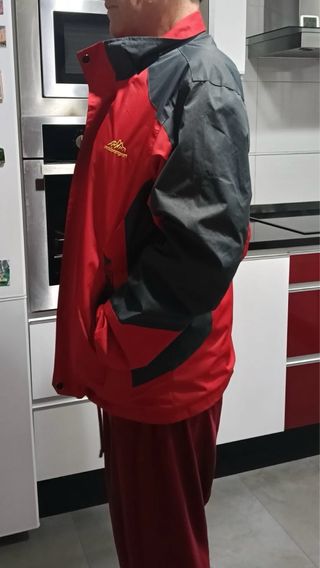 Chaqueta deportiva hombre roja y gris