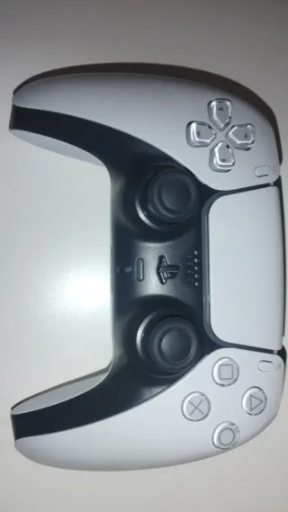 Consola PS5 con 2 mandos y juego
