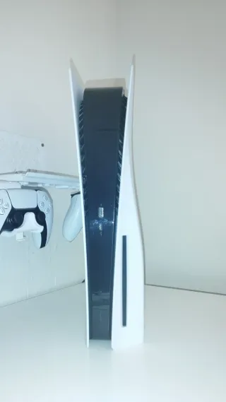 Consola PS5 con 2 mandos y juego