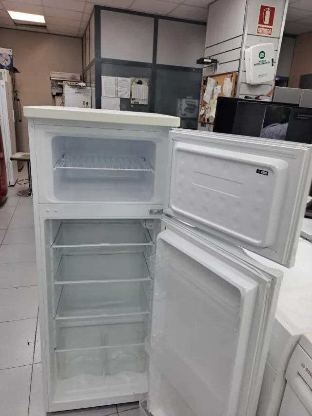 Nevera Svan Blanca 143,cm x 54cm