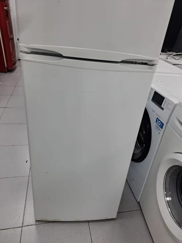 Nevera Svan Blanca 143,cm x 54cm