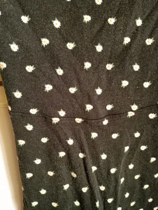 Vestido negro con lunares blancos