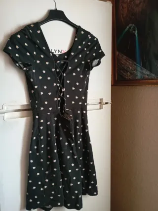 Vestido negro con lunares blancos
