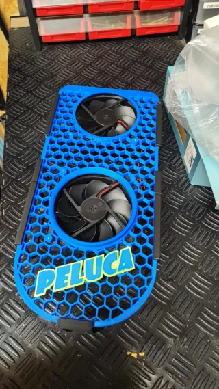 Soportes personalizados para guantes y cascos