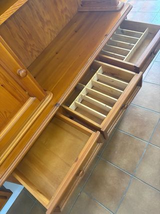 Mueble de cocina y cajonera de madera