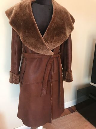 Abrigo de piel vuelta marrón