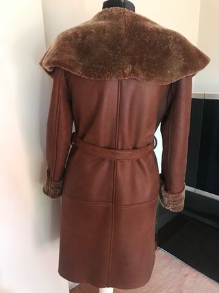 Abrigo de piel vuelta marrón