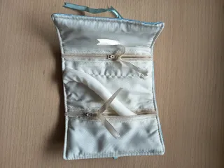 Joyero de viaje azul y blanco