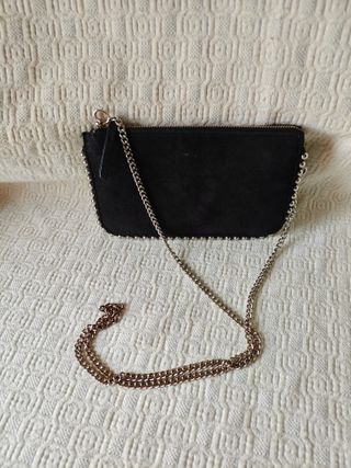 Bolso negro Zara bandolera tachuelas plateadas
