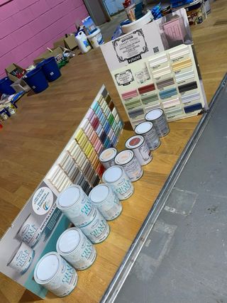 Lotes de productos de pintura (70% descuento)