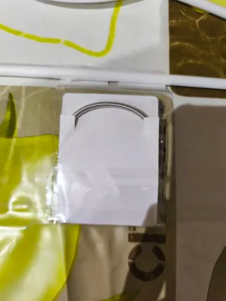 Pulsera mujer con adornos.