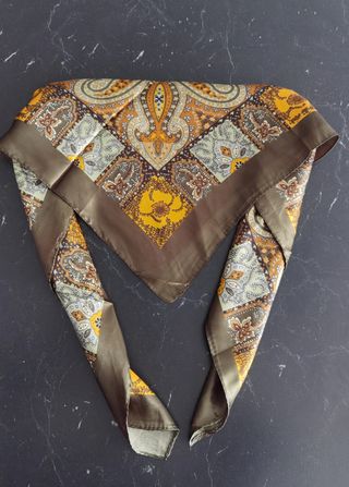 Pañuelo satén estampado floral