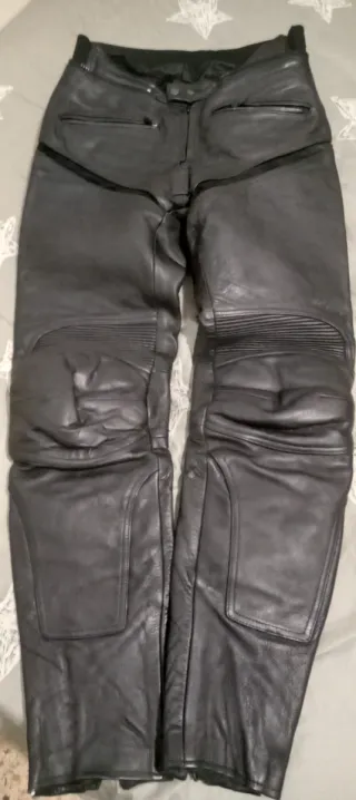 Pantalón motero cuero negro