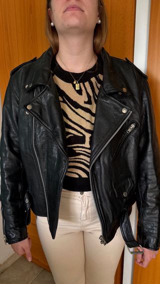 Chaqueta de piel con cremalleras