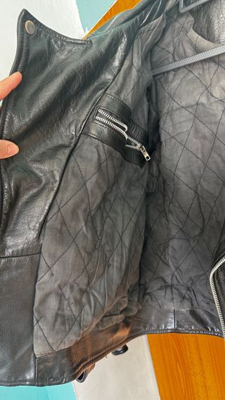 Chaqueta de piel con cremalleras