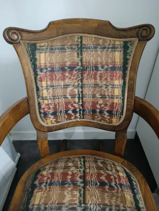 Dondola in legno con rivestimento