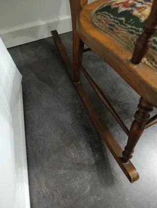 Dondola in legno con rivestimento