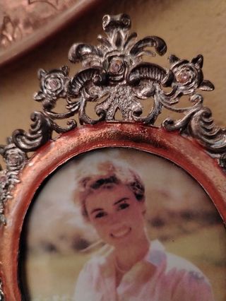 Portafoto ovale vintage con perline