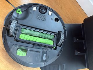 Aspirador iRobot Roomba Wi-Fi j7 vaciado automatic