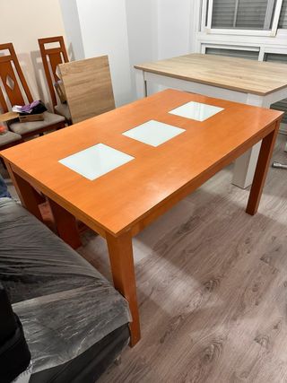 Mesa de comedor con 4 sillas y mesa auxiliar