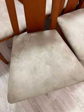 Mesa de comedor con 4 sillas y mesa auxiliar