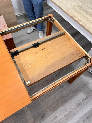 Mesa de comedor con 4 sillas y mesa auxiliar