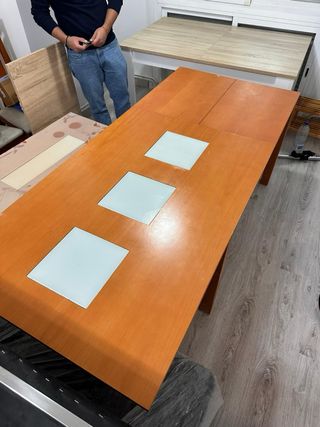 Mesa de comedor con 4 sillas y mesa auxiliar