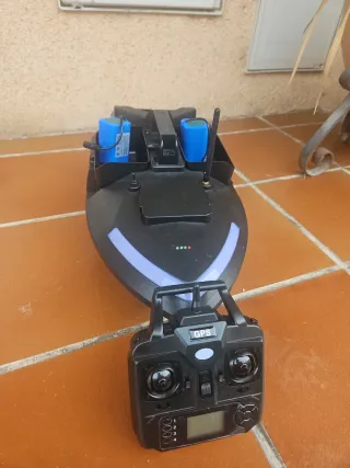 Barco Cebador con GPS