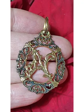 Colgante antiguo con inicial N