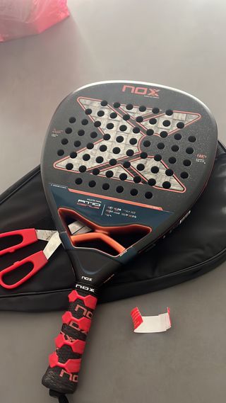 Pala Padel Nox AT10 18K Agustin Tapia