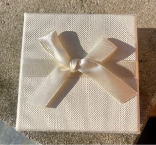 Orecchini acciaio con pietra fucsia