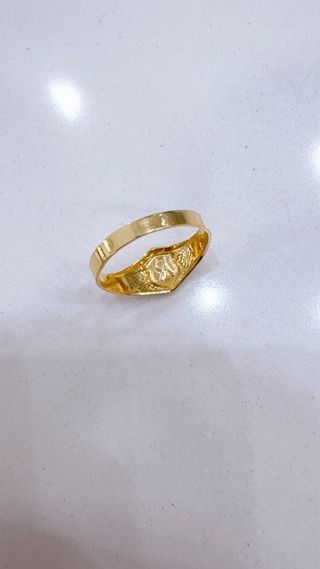 Anello scudo con lettera R in oro giallo 18kt 750
