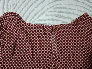 Blusa granate con estampado