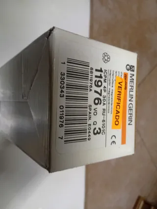 Interruptor Magnetotérmico Merlin Gerin ICPM 4P 30