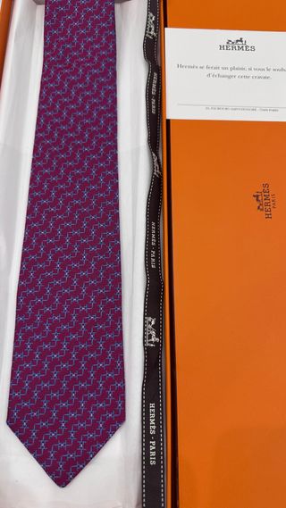 Cravatta Hermès nuova, larghezza 7 cm