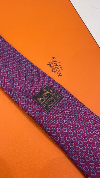 Cravatta Hermès nuova, larghezza 7 cm