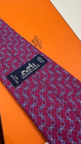 Cravatta Hermès nuova, larghezza 7 cm