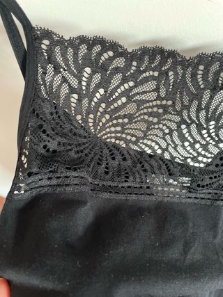 Top negro Worford con encaje