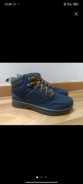 Botas de montaña azules