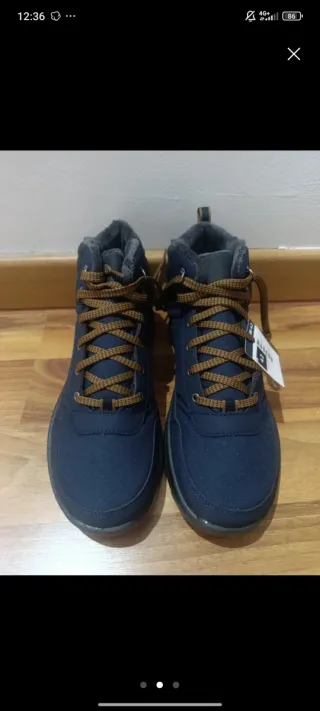 Botas de montaña azules