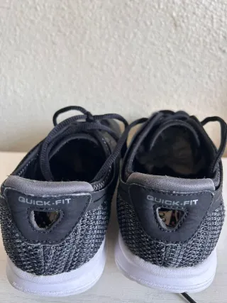 Zapatillas Skechers Negras y Grises