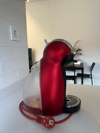 Cafetera Dolce Gusto Roja + 3 Cápsulas