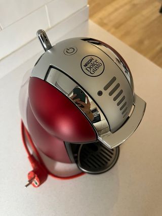 Cafetera Dolce Gusto Roja + 3 Cápsulas