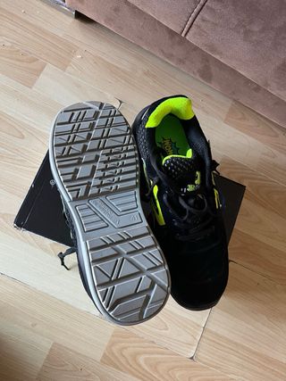Zapatos de seguridad U-Power negros y amarillos