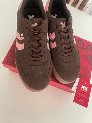 Zapatillas Xti Marrones y Rosas