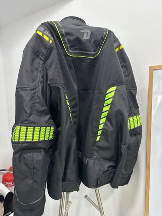 Chaqueta de moto con protectores
