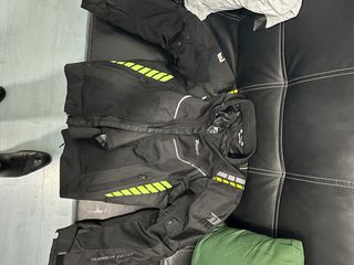 Chaqueta de moto con protectores