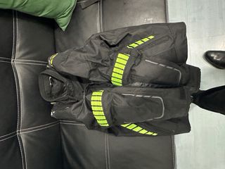 Chaqueta de moto con protectores