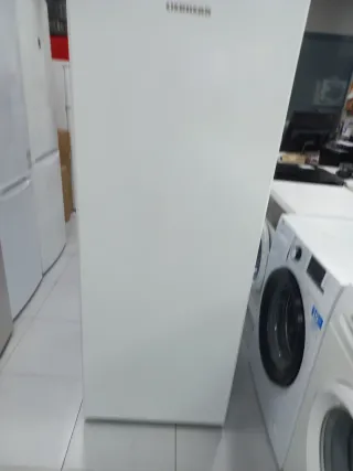 ♧Nevera vertical Liebherr 165.m garantía + entrega